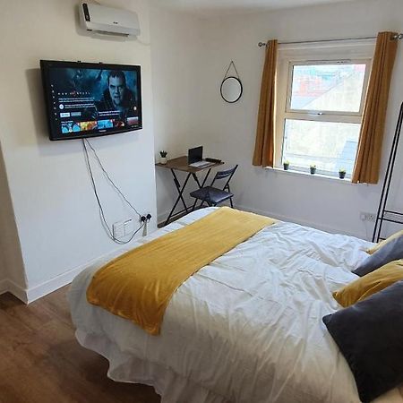 Fast Broadband, Budget Stay, Free Netflix. 卡迪夫 外观 照片